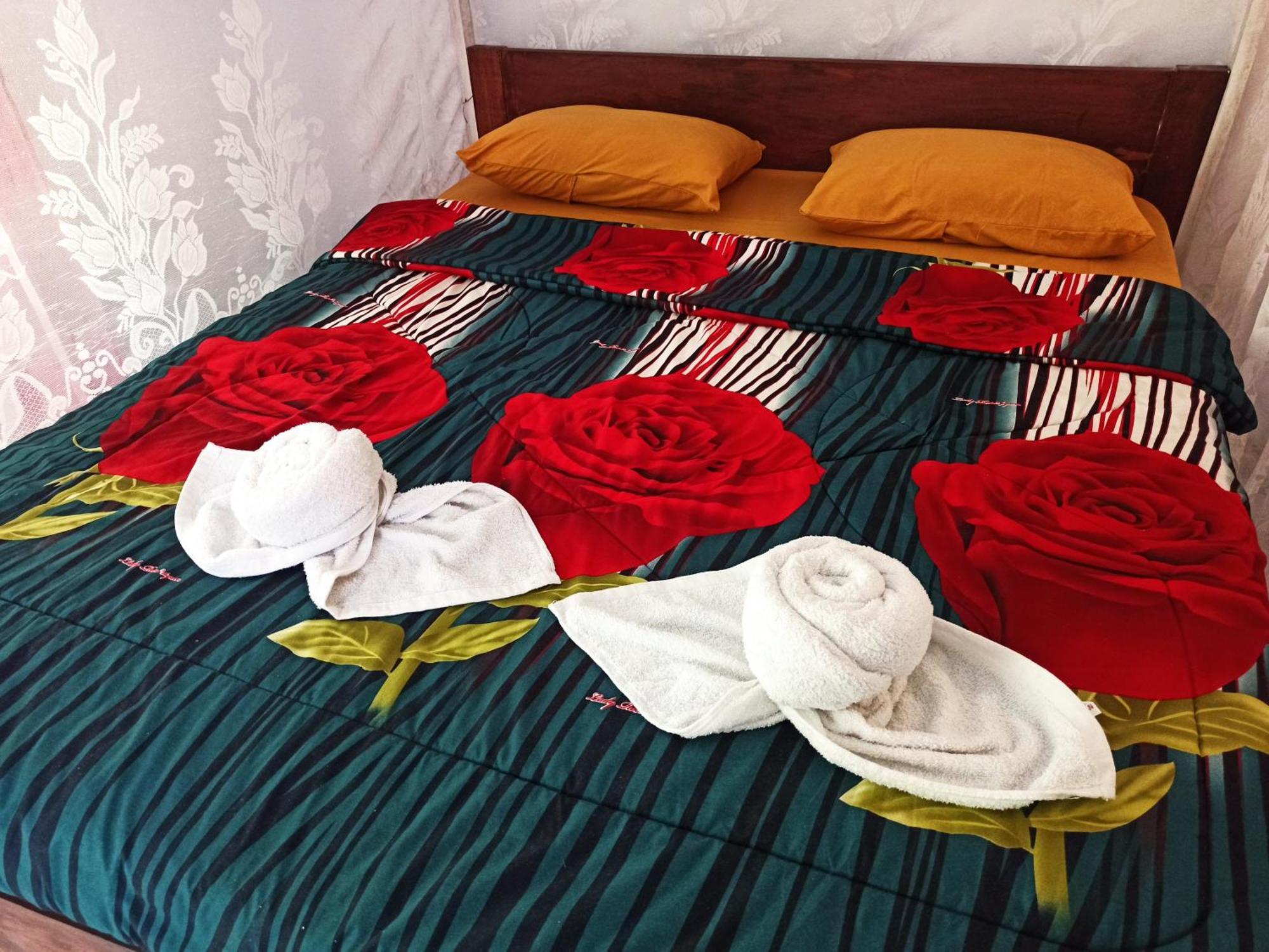 Tangkoko Jungle Homestay Rinondoran Esterno foto